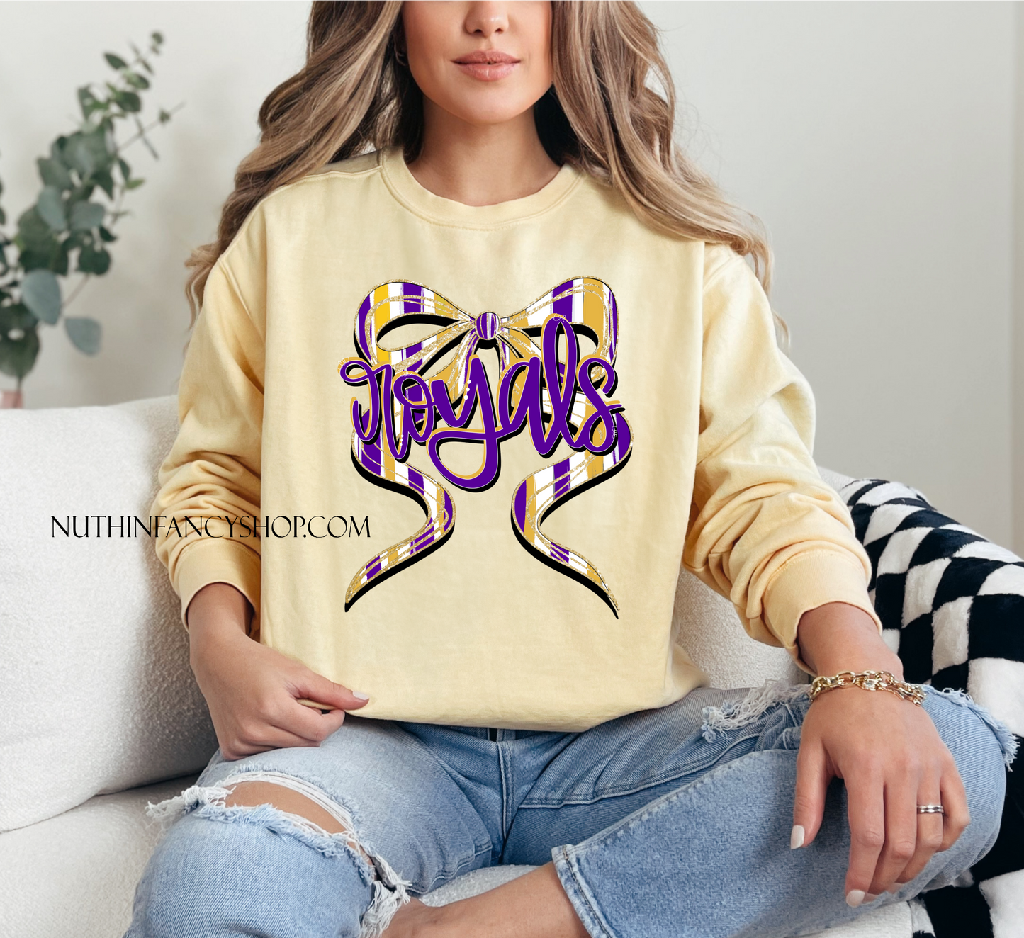 Royals Hand Drawn Bow on Gold